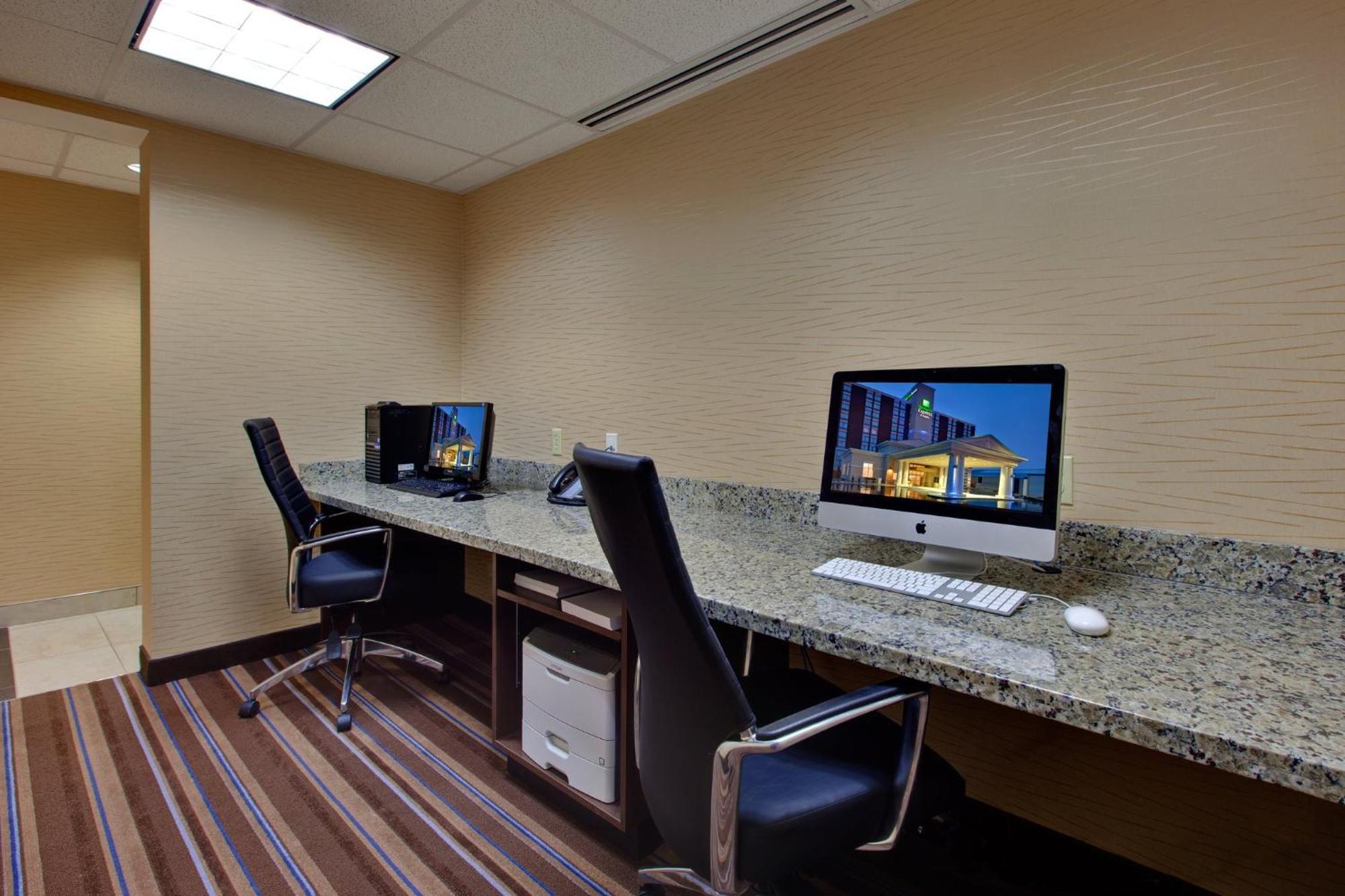 Express & South By Ihg Hotel Chatham-Kent